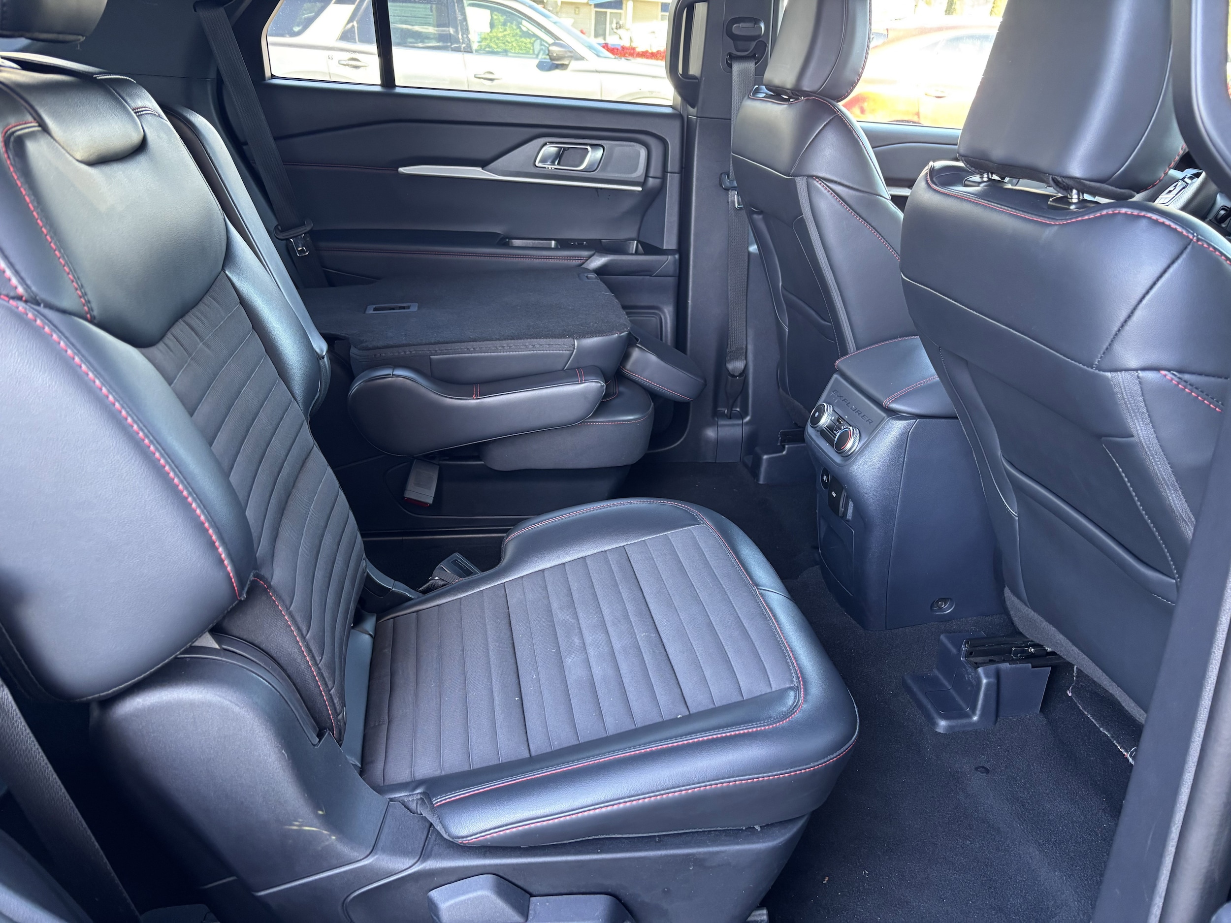 2025 Ford Explorer ST-LINE - Photo 27