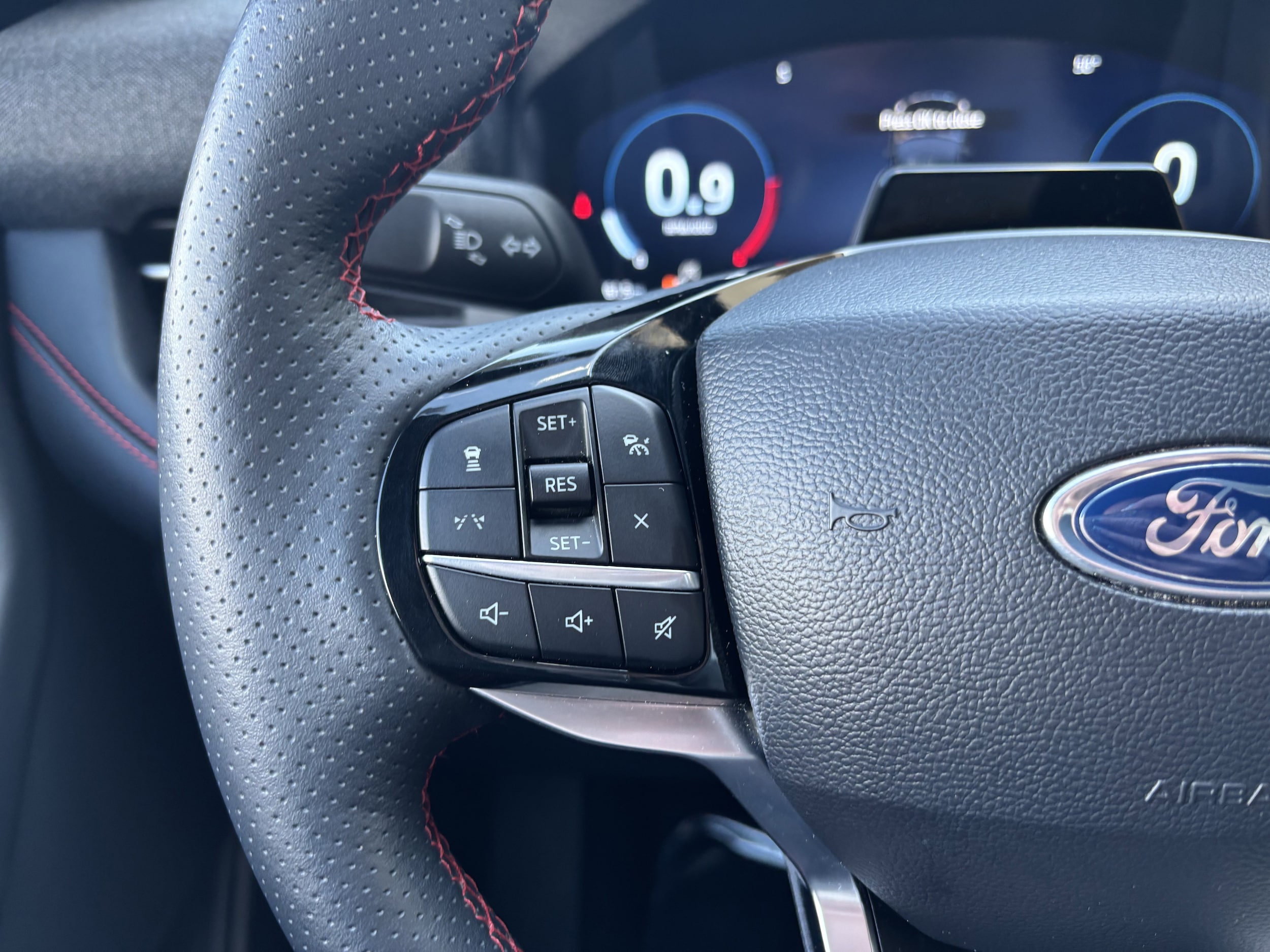 2025 Ford Explorer ST-LINE - Photo 14