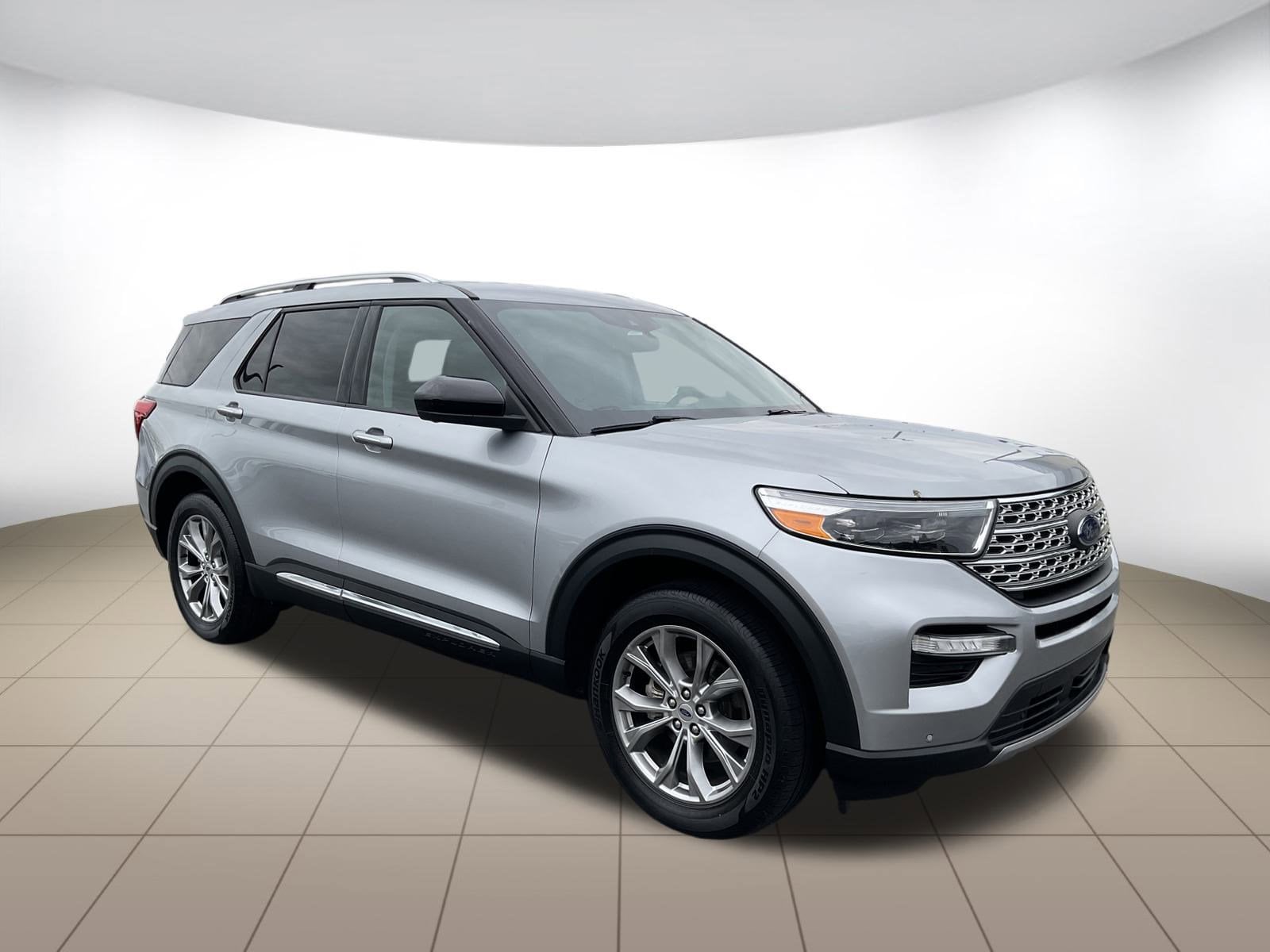 2022 Ford Explorer Limited's photo
