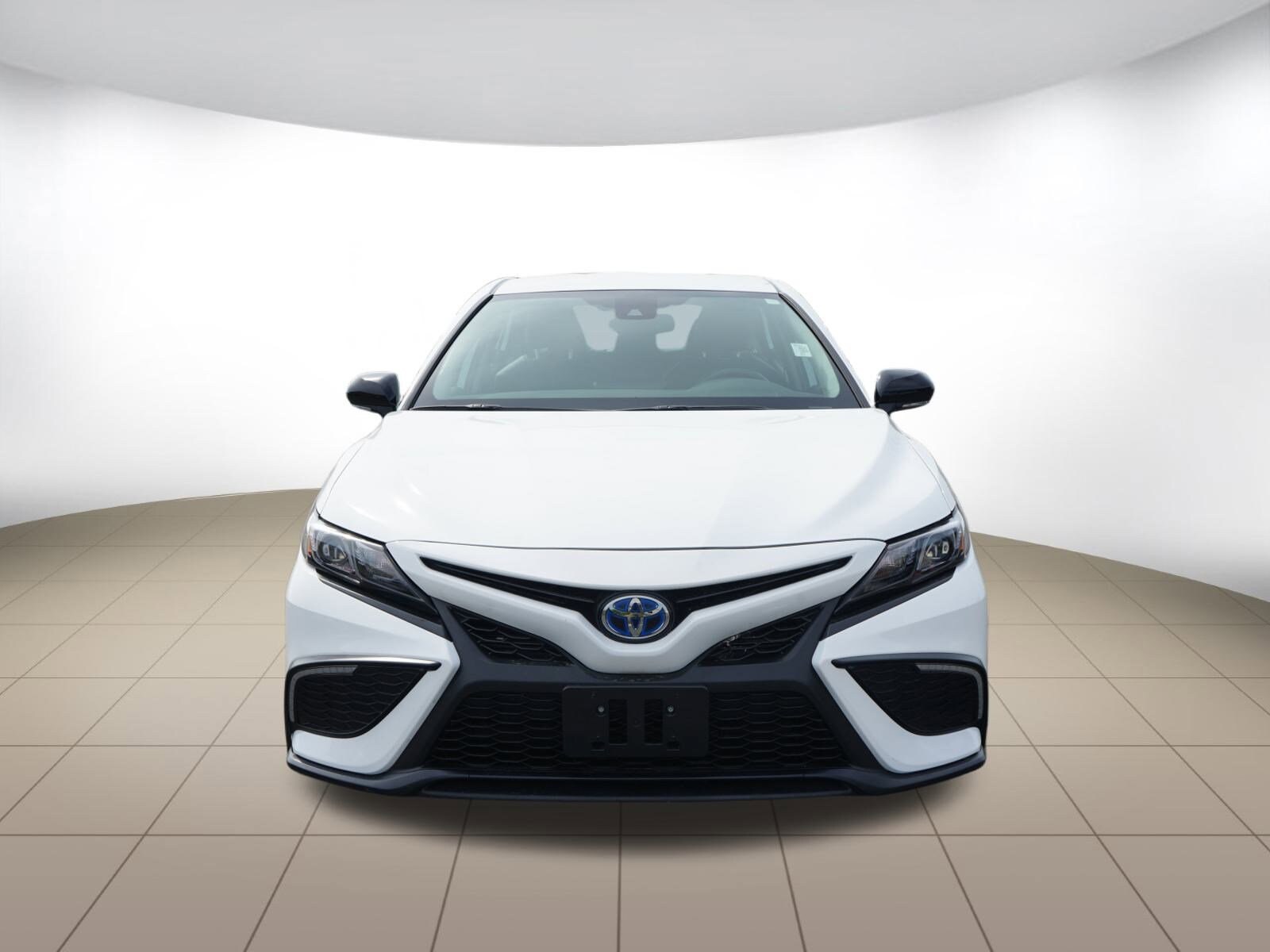 2024 Toyota Camry Hybrid SE photo 2