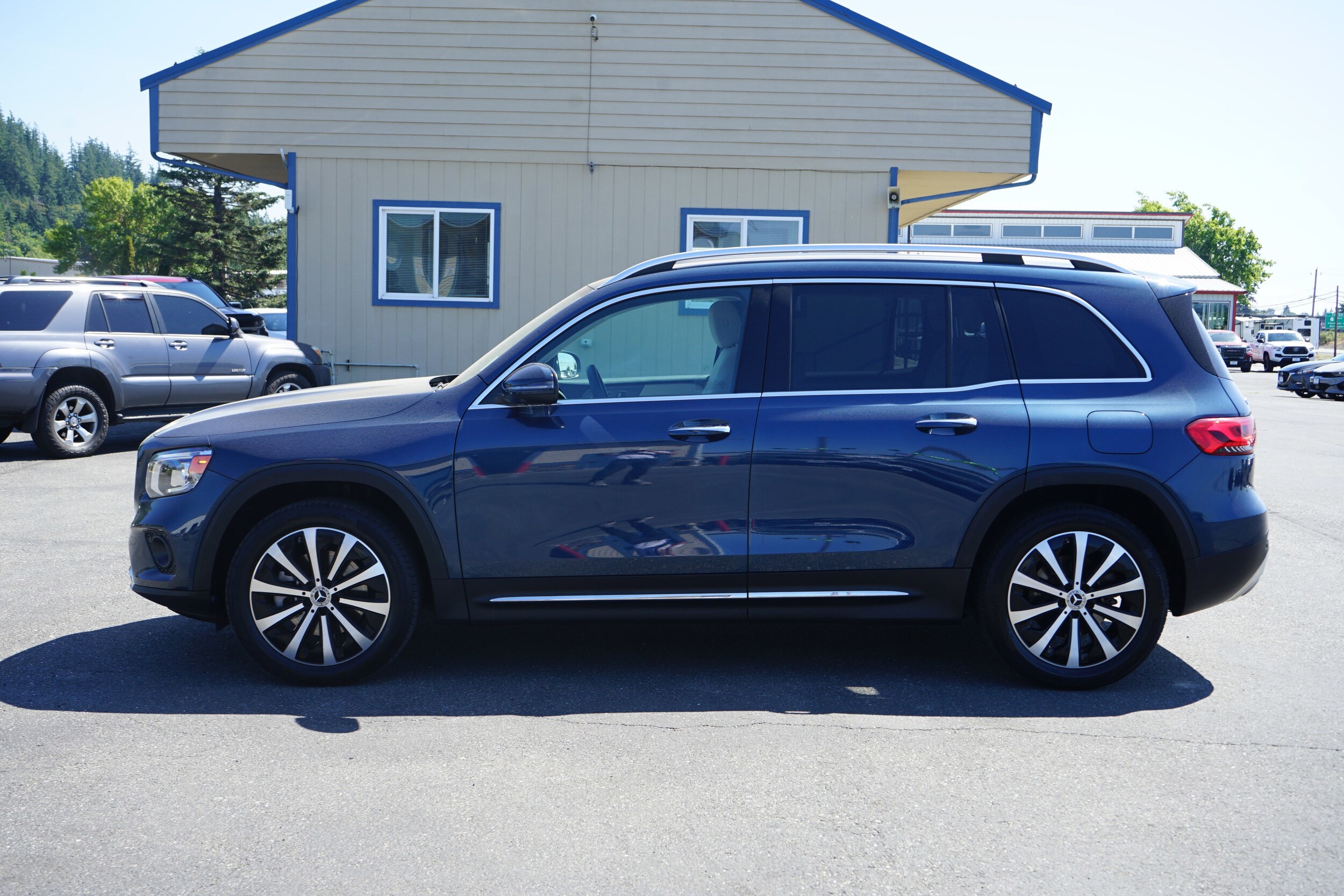 2023 Mercedes Benz GLB 250 4MATIC photo 4