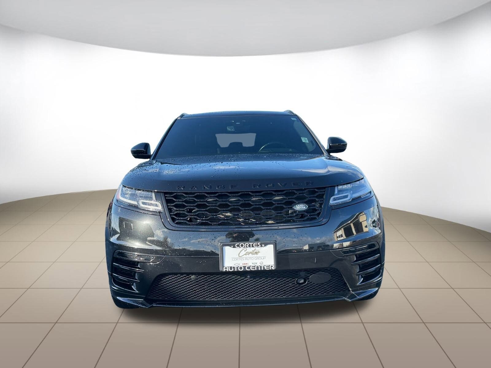 2018 Land Rover Range Rover Velar R-Dynamic HSE photo 2