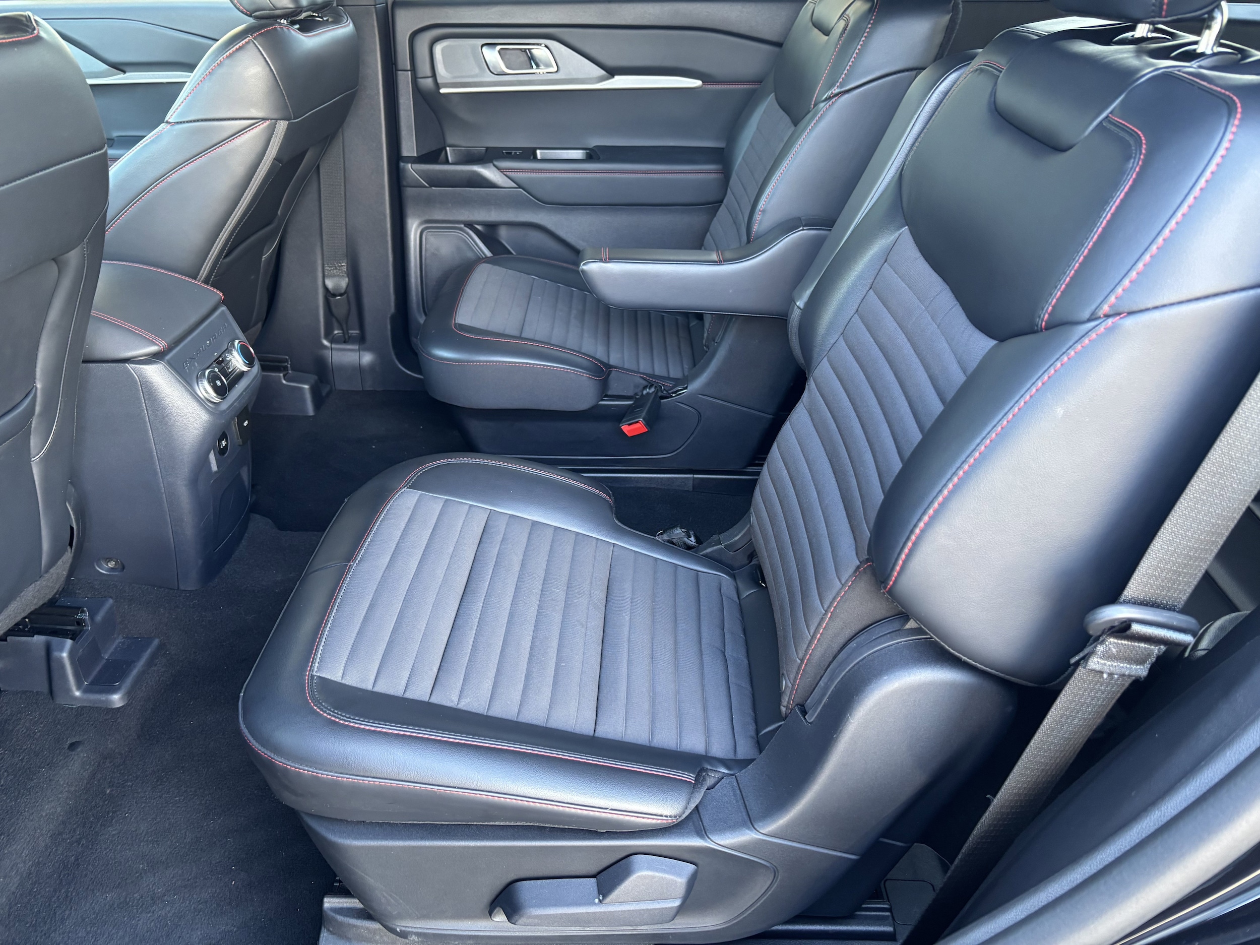 2025 Ford Explorer ST-LINE - Photo 22