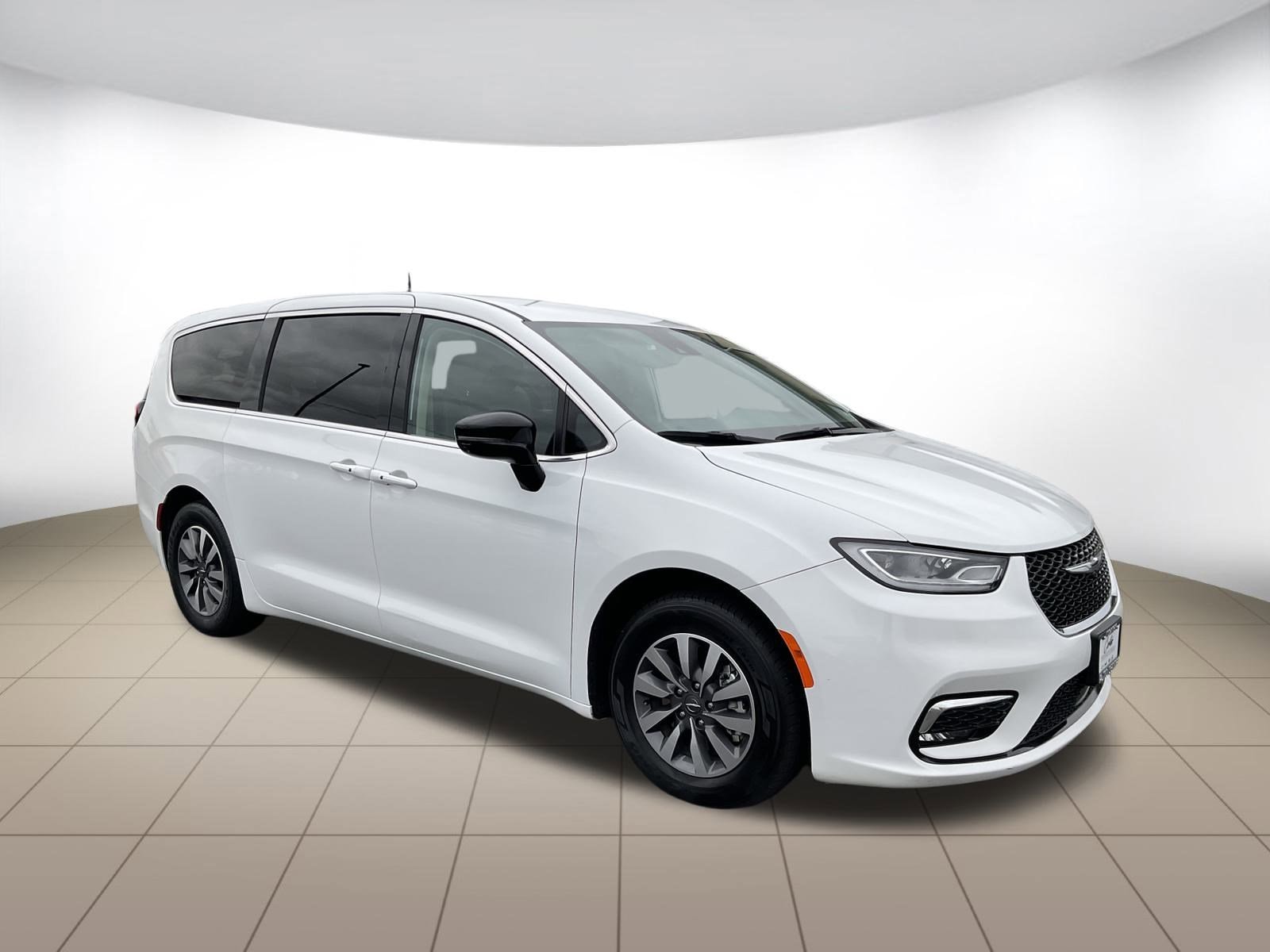 2024 Chrysler Pacifica PHEV Select's photo
