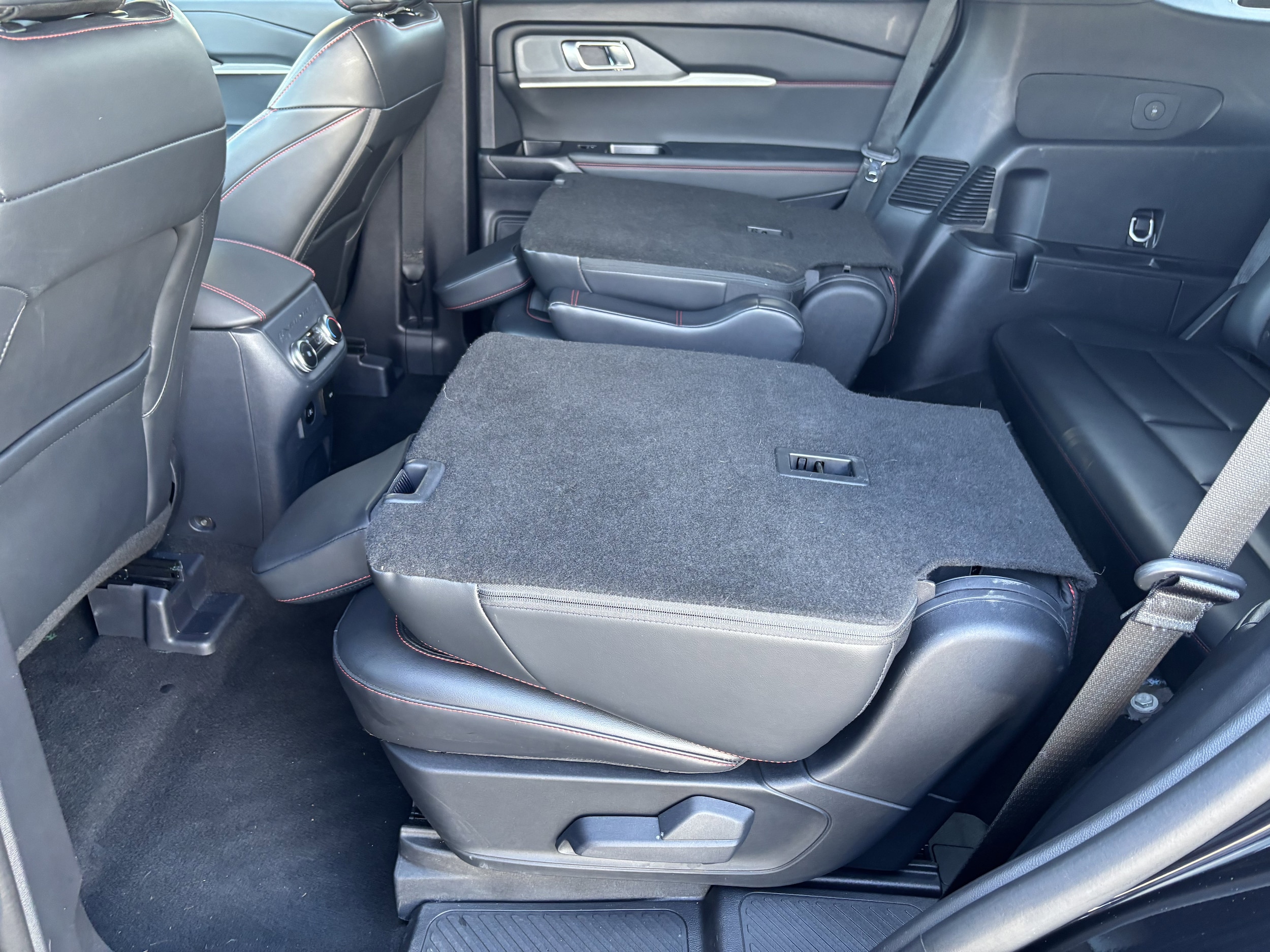 2025 Ford Explorer ST-LINE - Photo 24