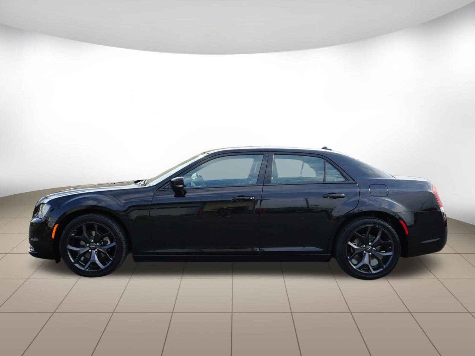 2023 Chrysler 300 photo 4