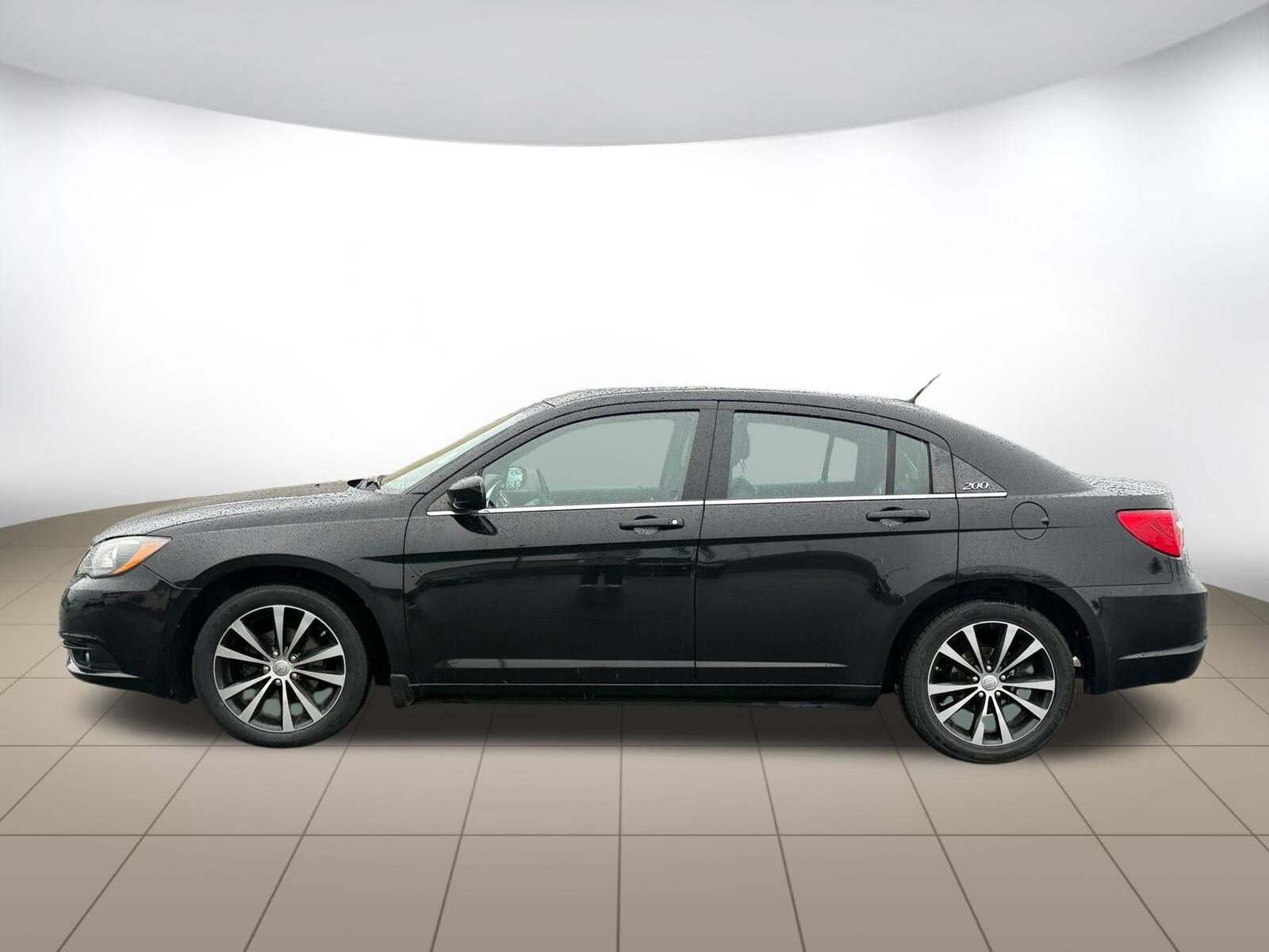 2013 Chrysler 200 Limited photo 3