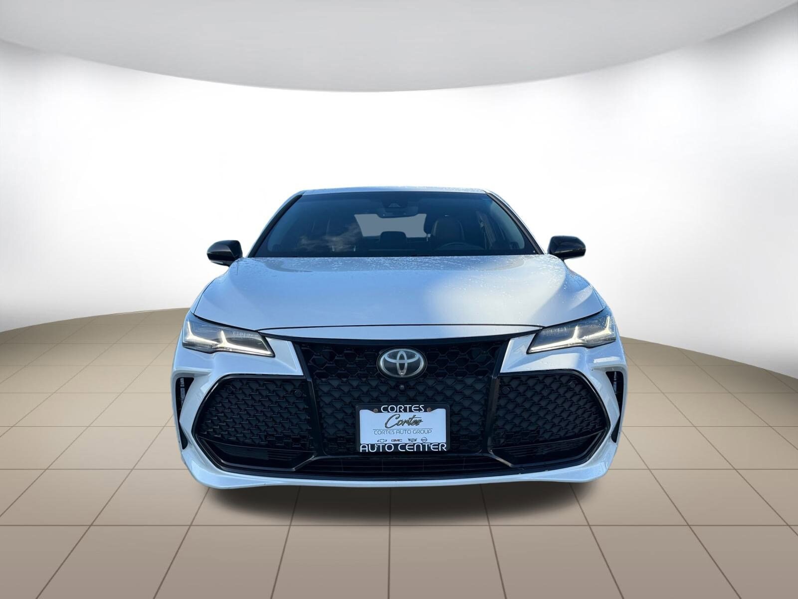 2019 Toyota Avalon Touring photo 2