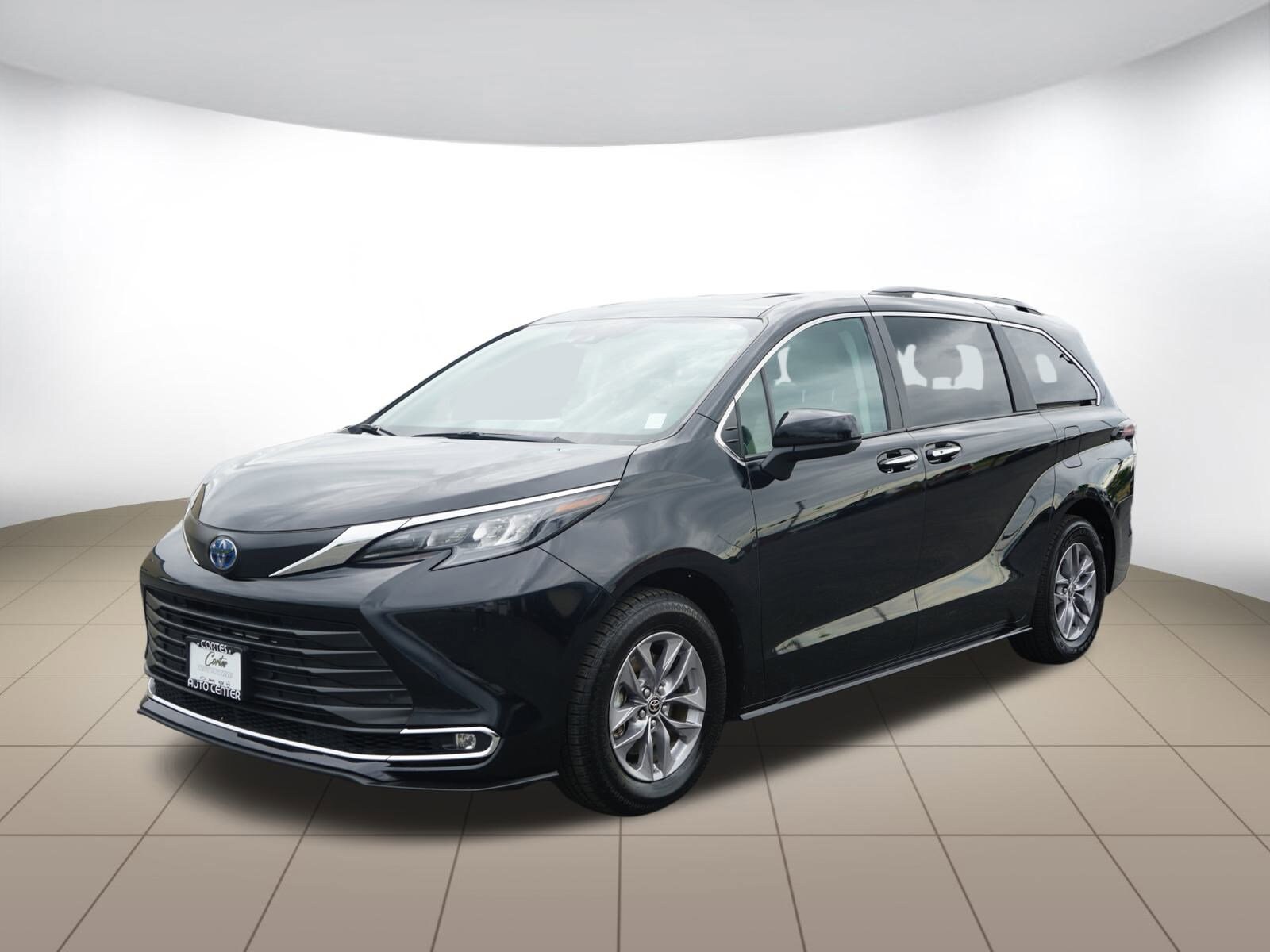2024 Toyota Sienna XLE photo 3