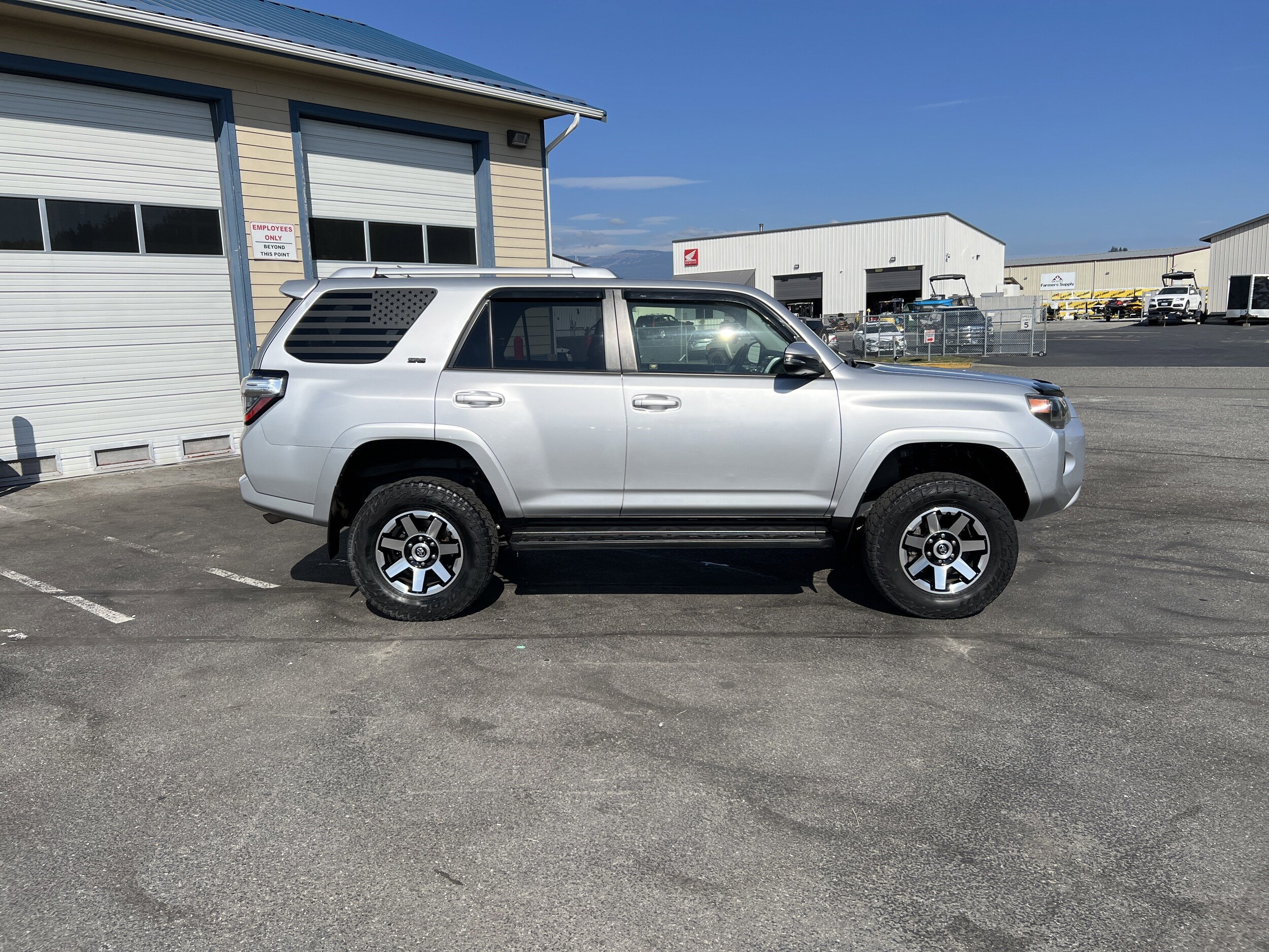 2017 Toyota 4Runner SR5 Premium photo 2