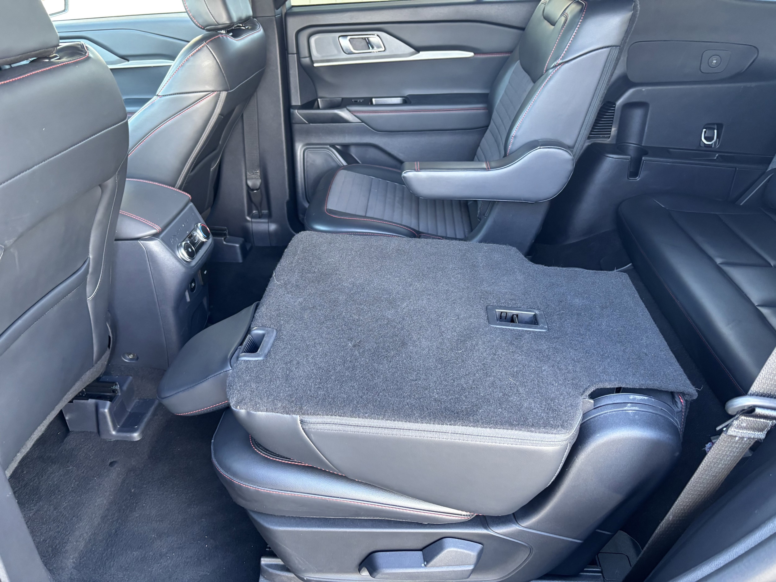 2025 Ford Explorer ST-LINE - Photo 23