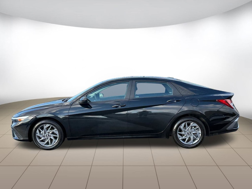 Used 2024 Hyundai Elantra SEL Sedan