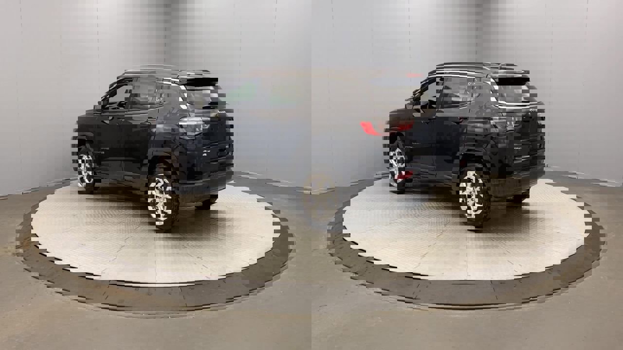 2024 Jeep Compass Latitude photo 3