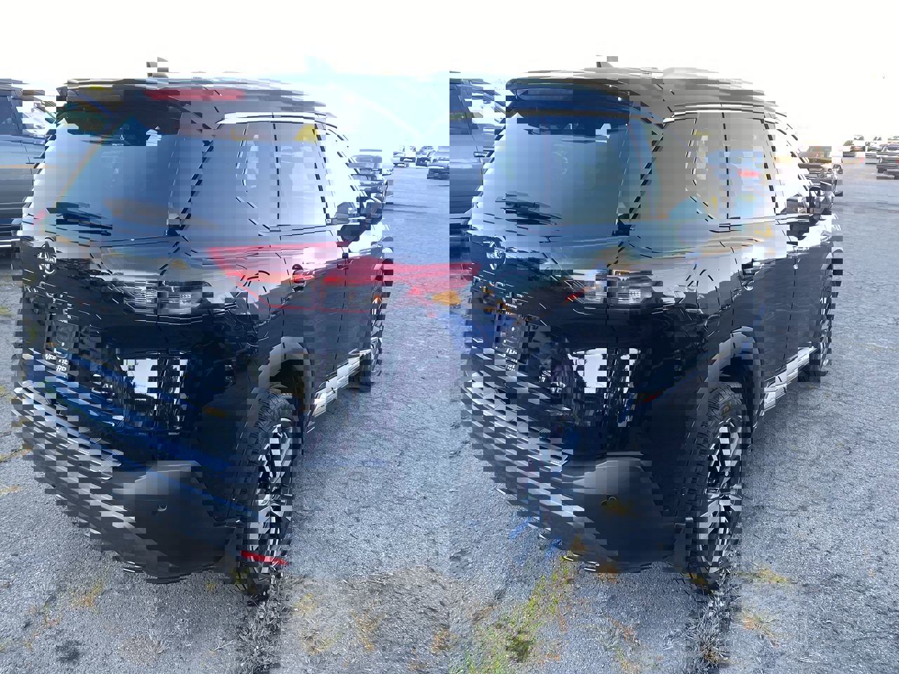 2023 Nissan Rogue SL photo 2