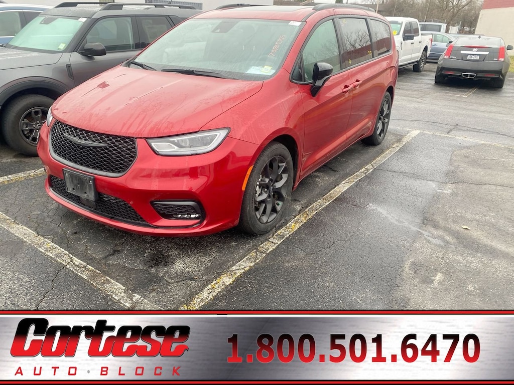 Used 2025 Chrysler Pacifica Limited Van