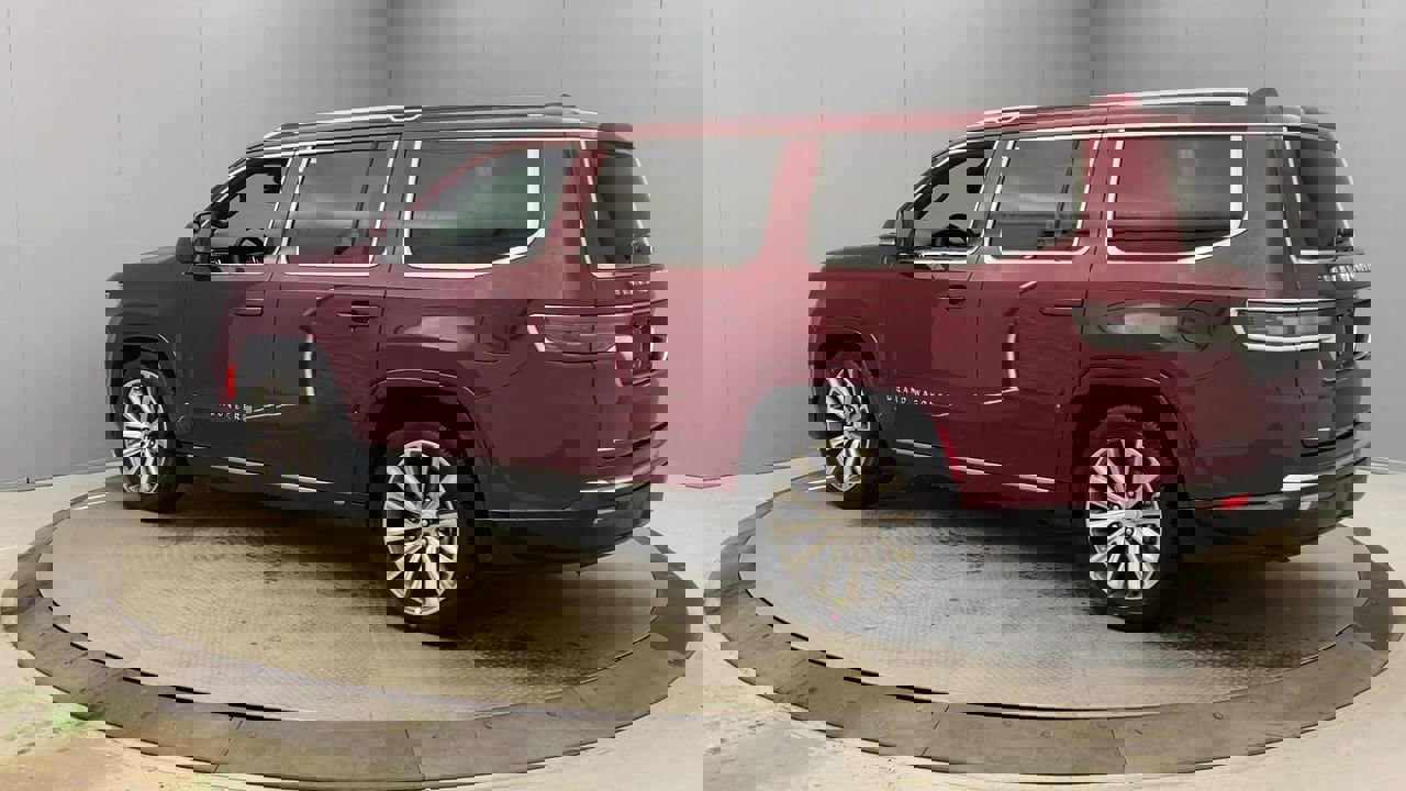 2022 Jeep Grand Wagoneer II photo 2