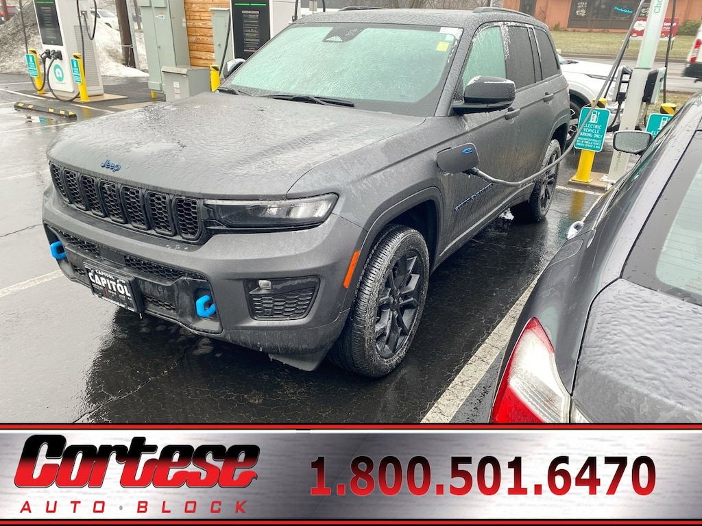 2023 Jeep Cherokee 80th Anniversary Edition photo 2