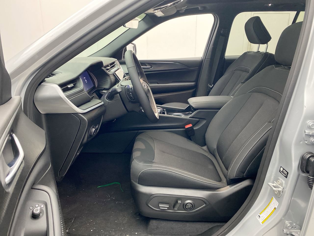 2025 Jeep Grand Cherokee Laredo - Photo 13