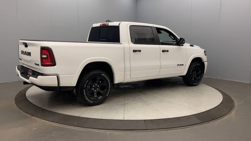 New 2025 Ram 1500 BIG HORN CREW CAB 4X4 5'7 BOX Pickup