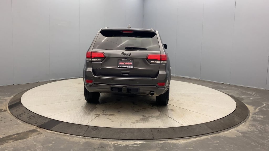 2021 Jeep Grand Cherokee Anniversary Edition photo 2