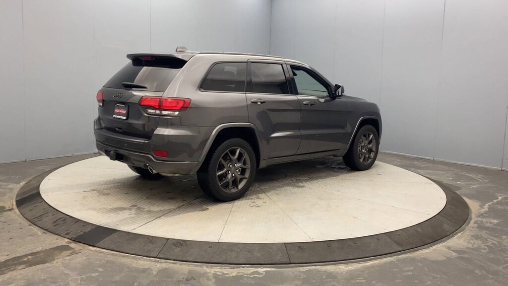 2021 Jeep Grand Cherokee Anniversary Edition photo 3
