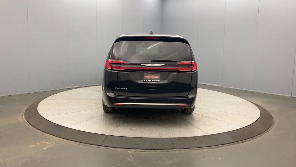 Used 2023 Chrysler Pacifica Touring L Van