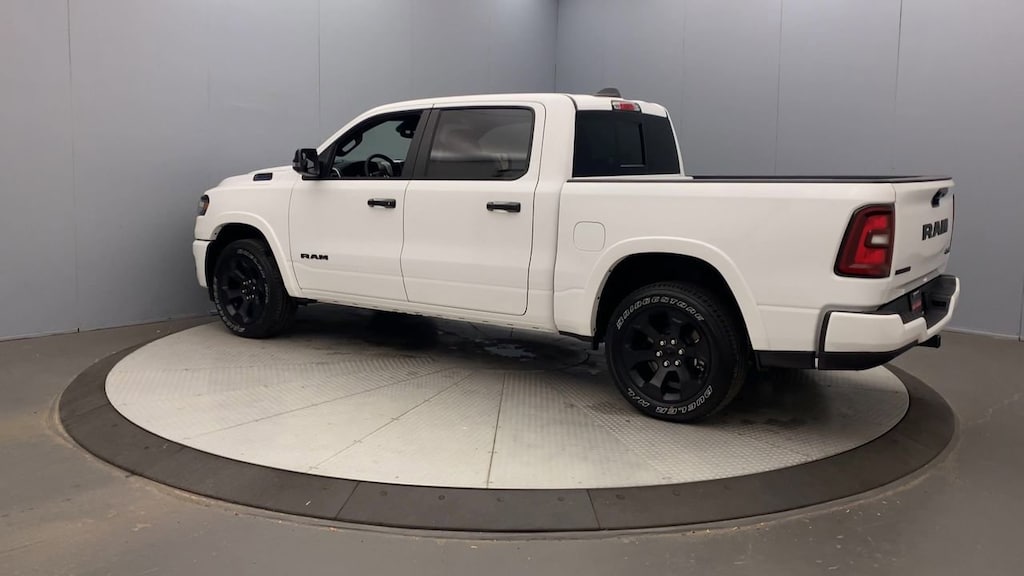 New 2025 Ram 1500 BIG HORN CREW CAB 4X4 5'7 BOX Pickup