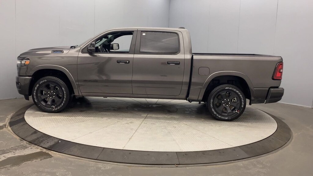New 2025 Ram 1500 BIG HORN CREW CAB 4X4 5'7 BOX Pickup