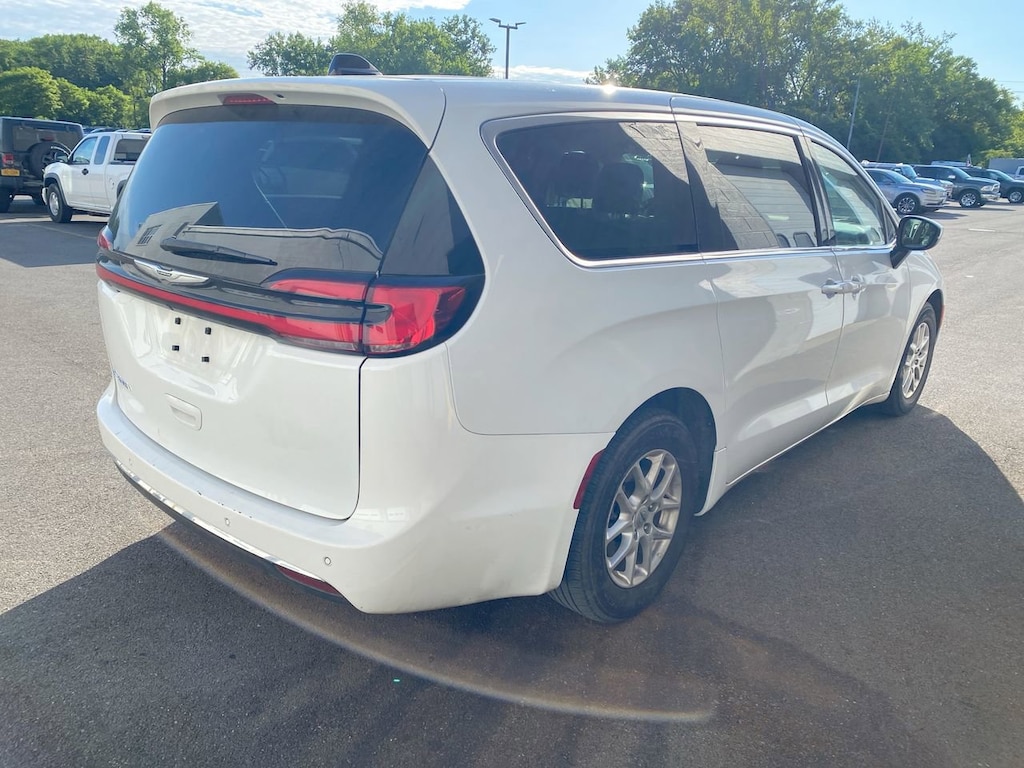 Used 2023 Chrysler Pacifica Touring L Van