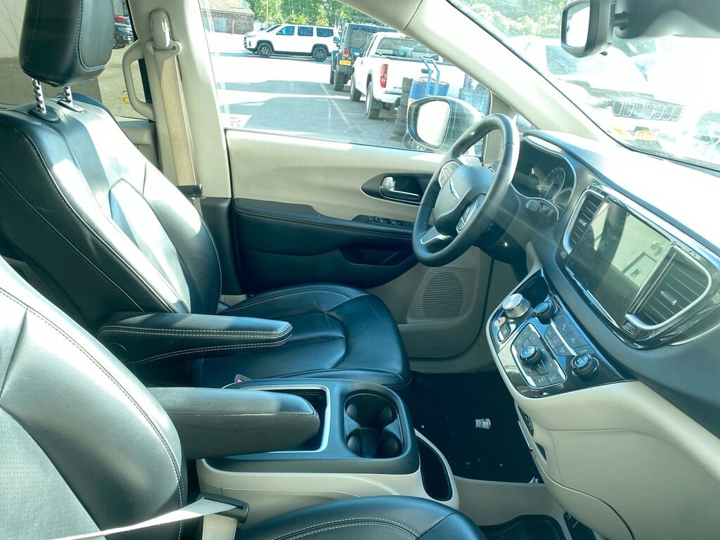 Used 2023 Chrysler Pacifica Touring L Van