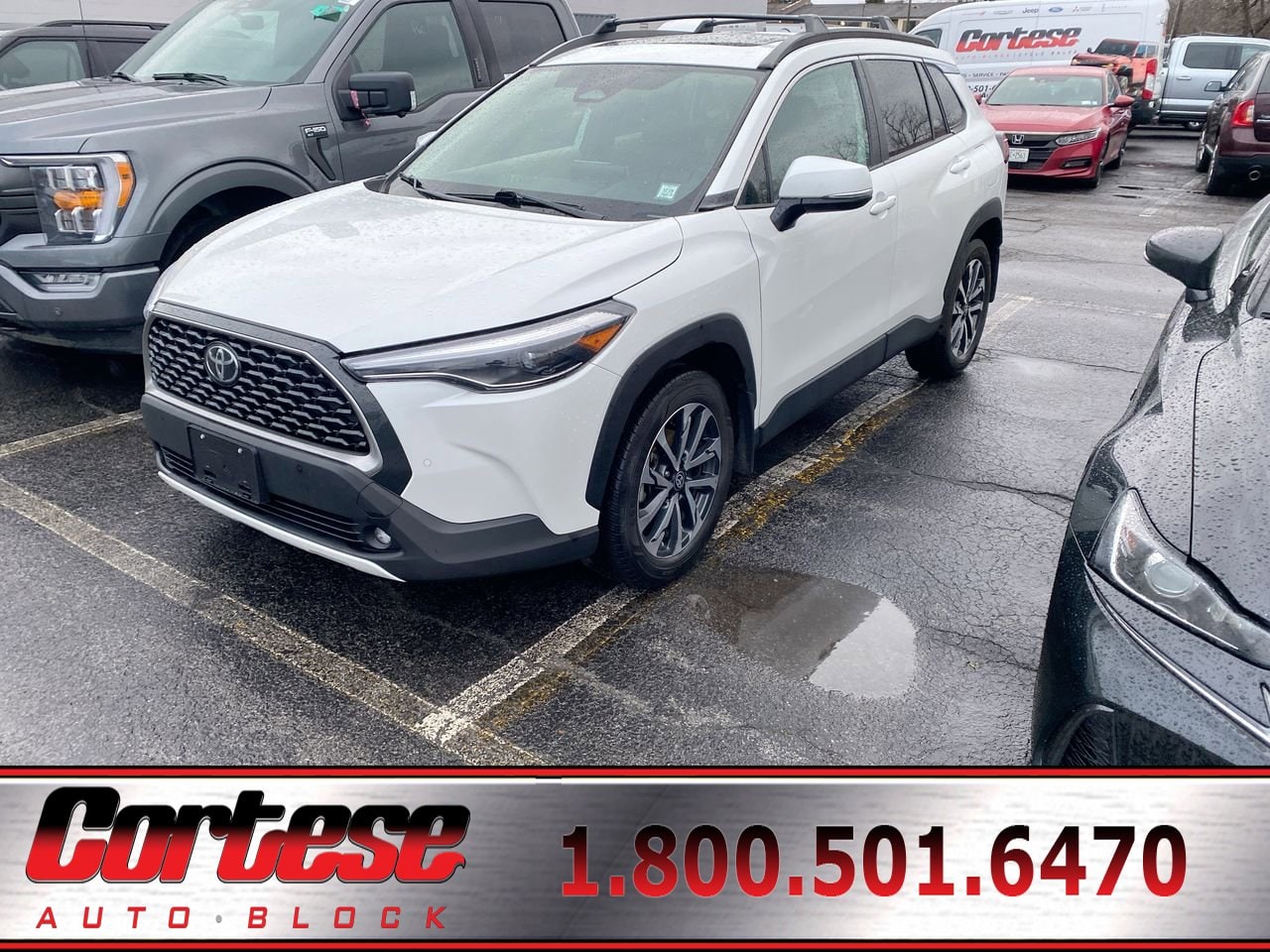 2024 Toyota Corolla Cross XLE's photo