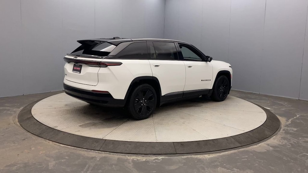 2024 Jeep Wagoneer S photo 3