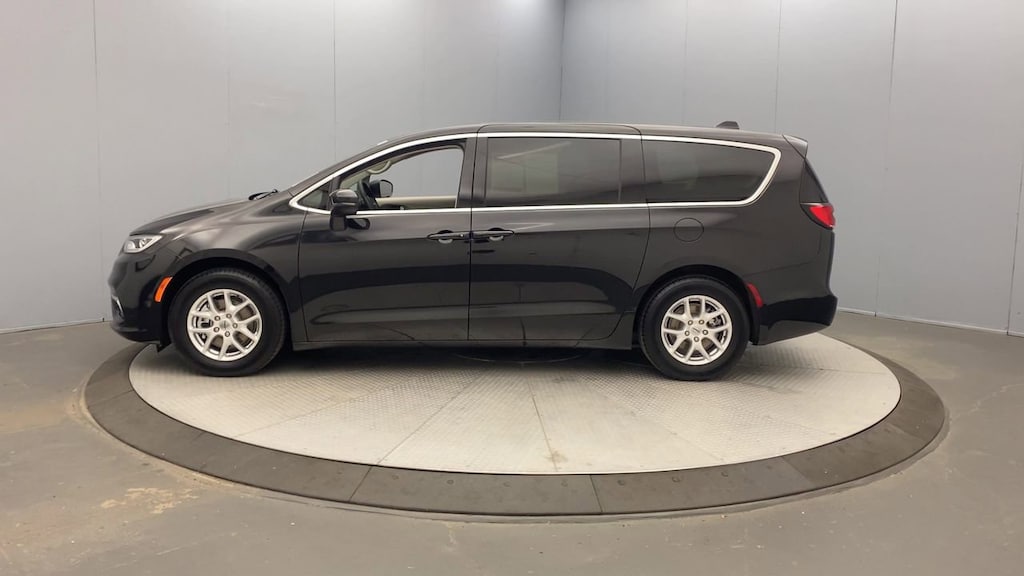Used 2023 Chrysler Pacifica Touring L Van