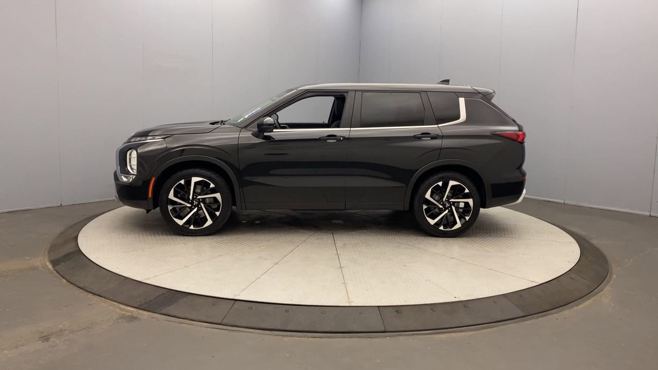 Used 2022 Mitsubishi Outlander SE Launch Edition with VIN JA4J4UA86NZ005074 for sale in Rochester, NY