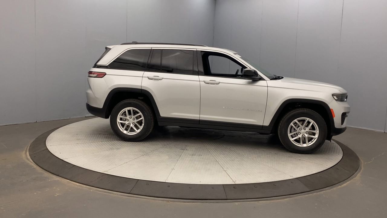 2025 Jeep Grand Cherokee Laredo - Photo 6