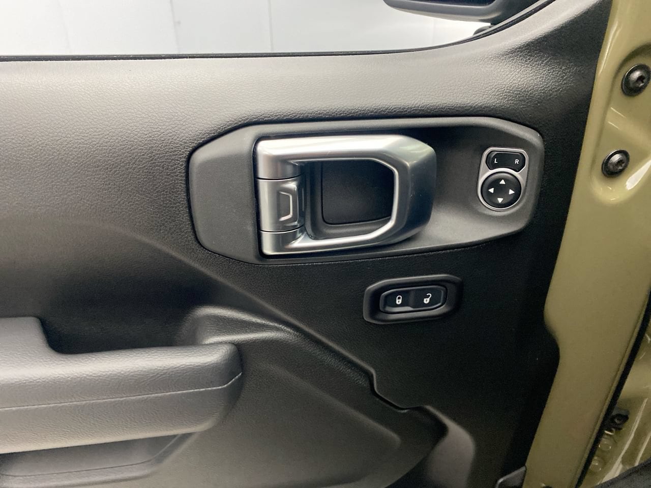 2026 Jeep Wrangler 4-Door Willys - Photo 12