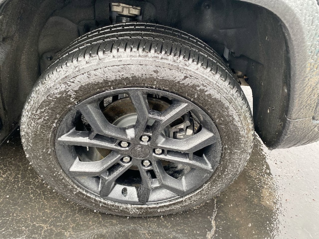 2023 Jeep Cherokee 80th Anniversary Edition photo 3