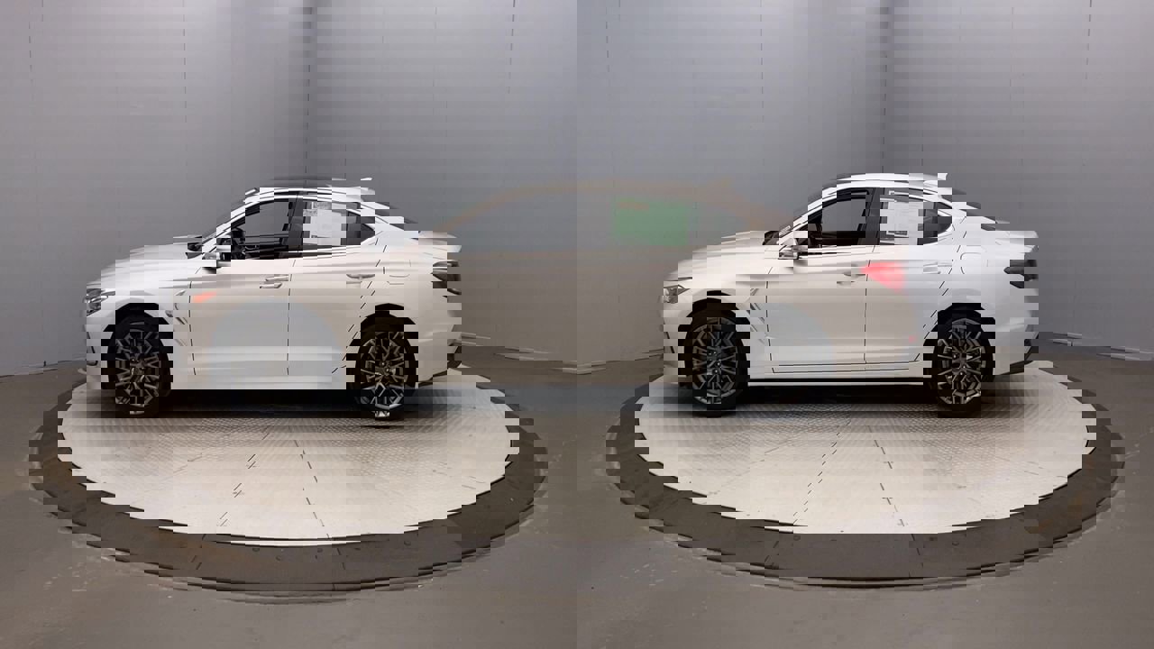 2019 Genesis G70 2.0T Advanced photo 2