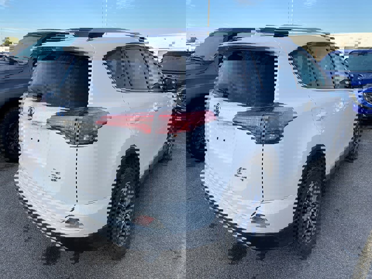2016 Toyota RAV4 Hybrid XLE photo 3