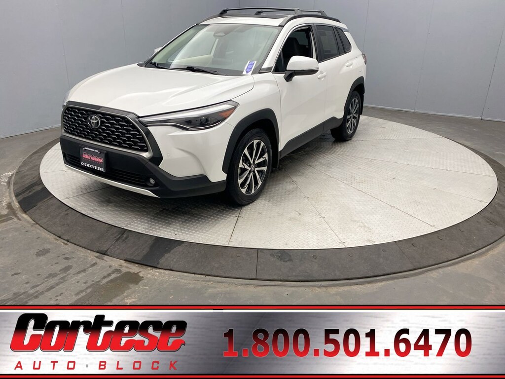 2024 Toyota Corolla Cross XLE photo 2