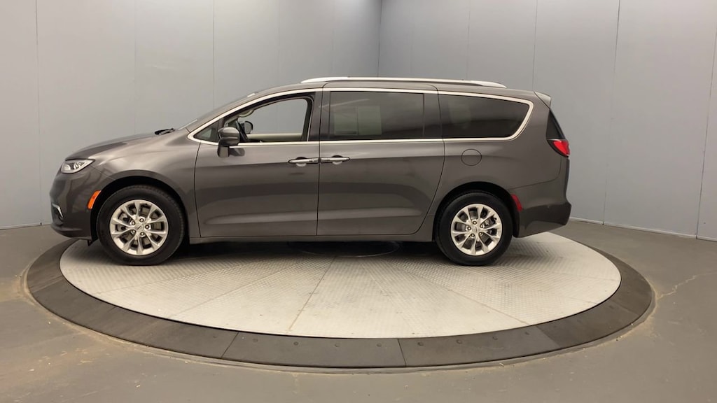 Used 2021 Chrysler Pacifica Touring L Van