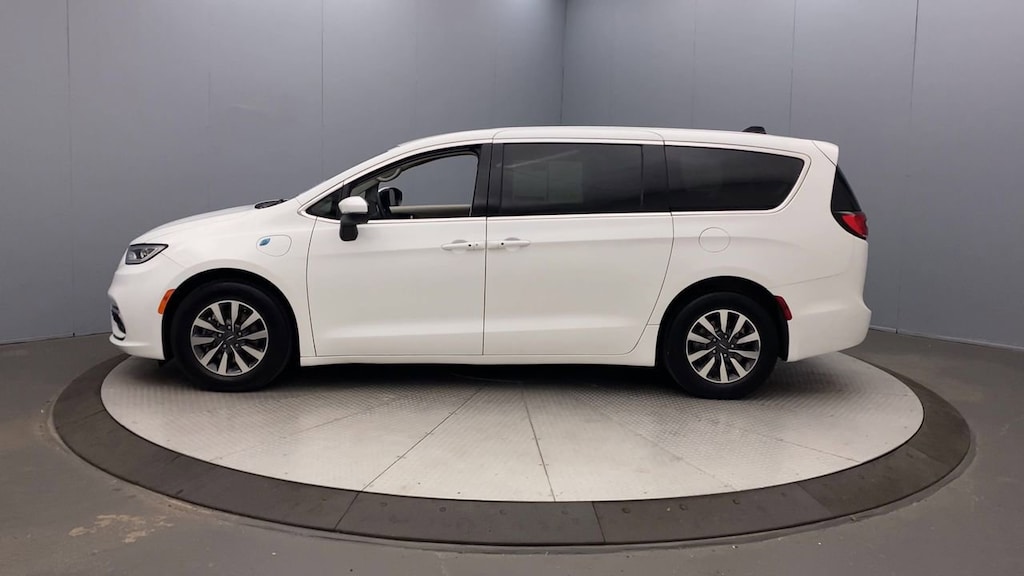 Used 2023 Chrysler Pacifica Hybrid Touring L Van