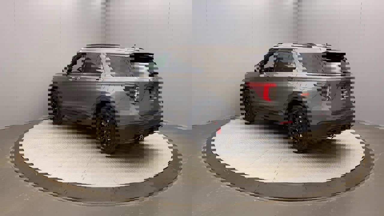 2022 Ford Explorer ST photo 2