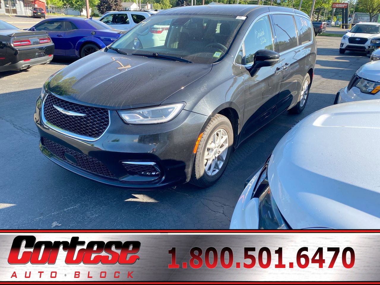 2023 Chrysler Pacifica Touring L's photo