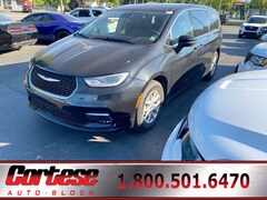 2023 Chrysler Pacifica Touring L Van