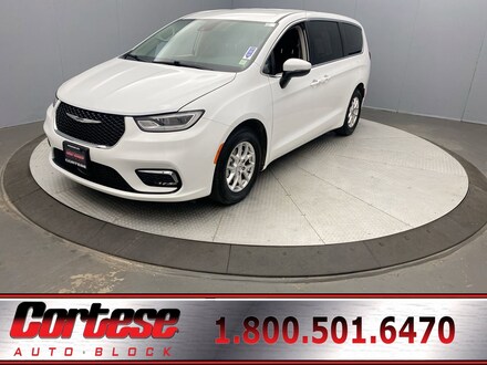 2023 Chrysler Pacifica Touring L Van