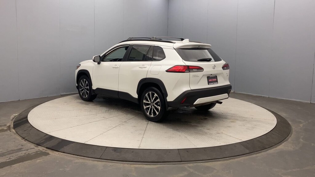 2024 Toyota Corolla Cross XLE photo 4
