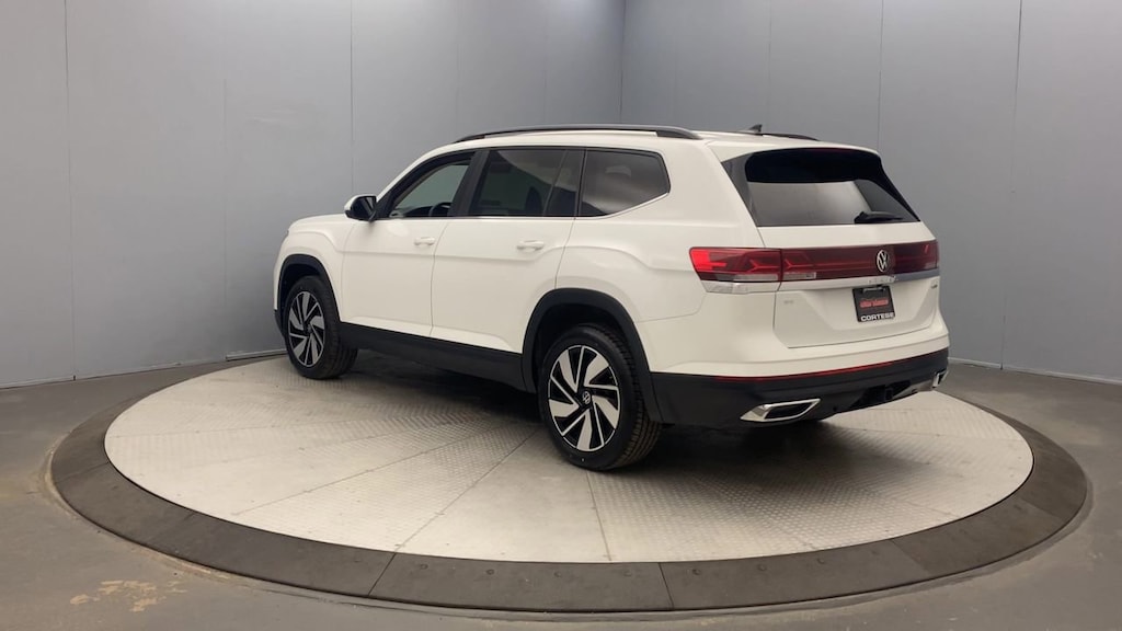 Used 2024 Volkswagen Atlas 2.0T SE w/Technology SUV