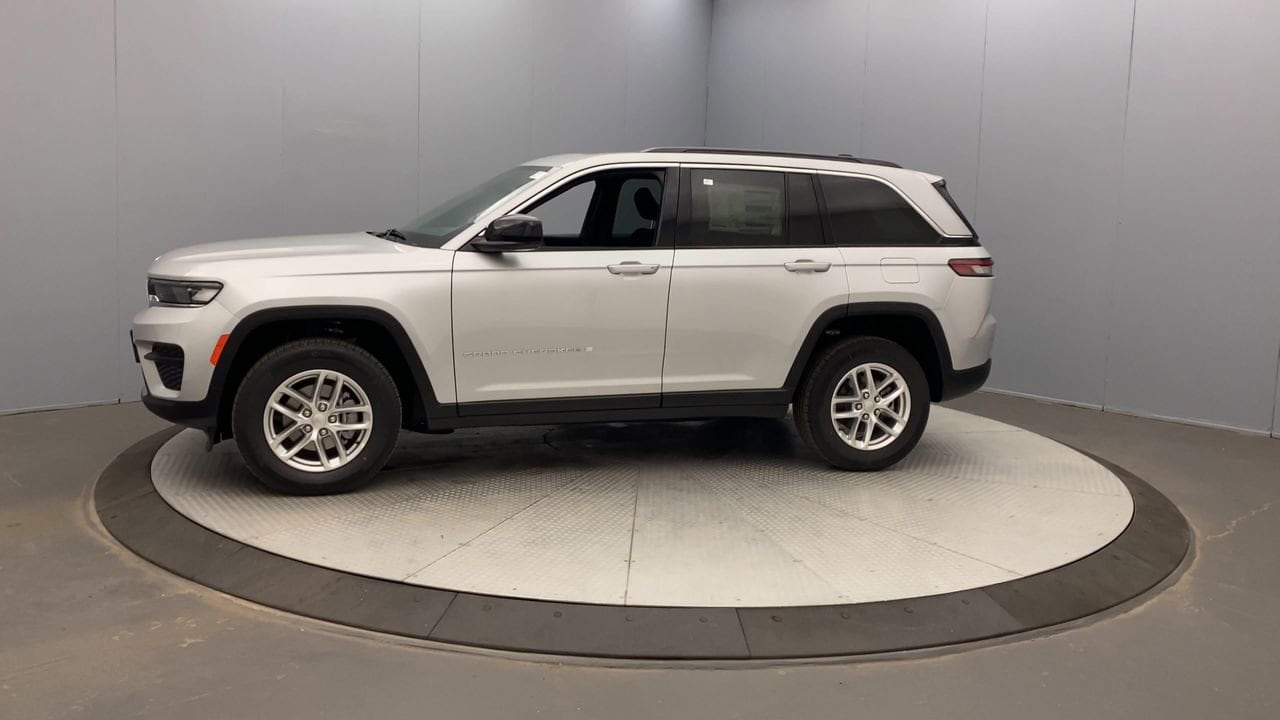 2025 Jeep Grand Cherokee Laredo - Photo 9