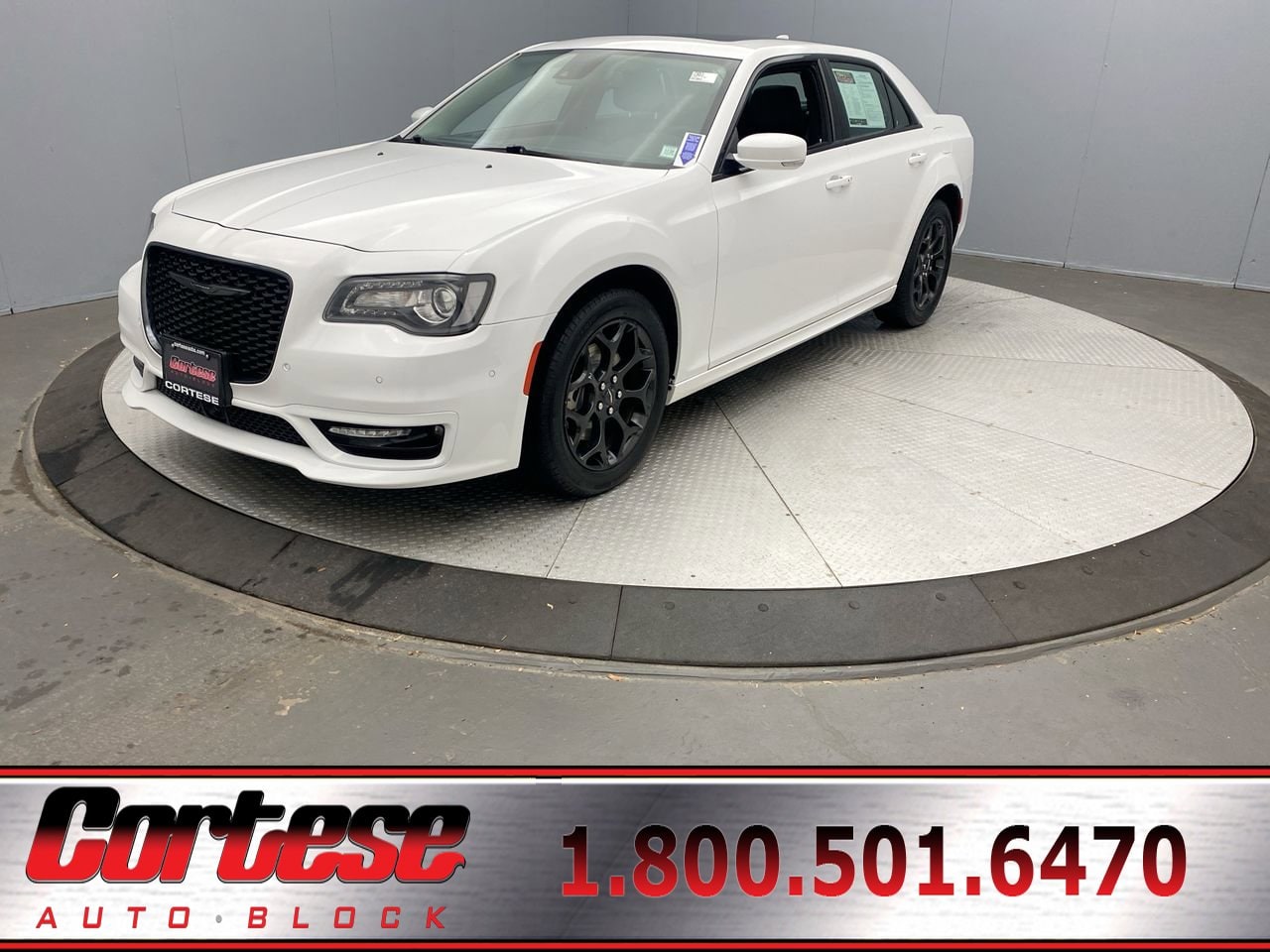 2023 Chrysler 300 Touring L's photo